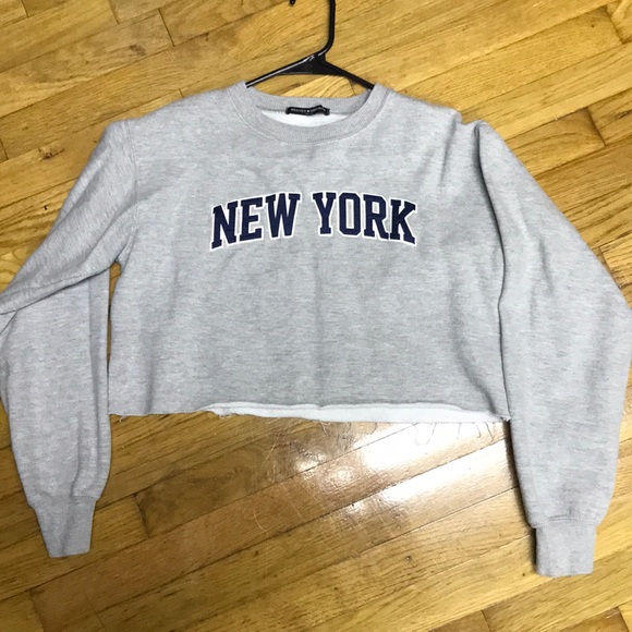 Brandy Melville Sweaters - Brandy Melville Embroidered Crop Top Crewneck